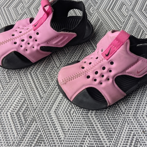 Toddler girl Nike sandals - Picture 2 of 3